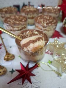 Vasitos de tiramisú de turrón 