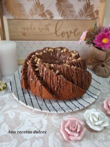 Bundt cake de plátano, nueces y nutella 