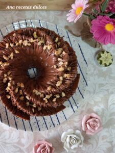 Bundt cake de plátano, nueces y nutella 